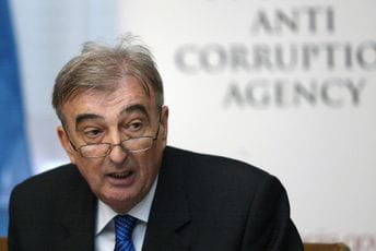 Čupić: Nema problema ako se identitet garantuje zakonom Čupić: Nema problema ako se identitet garantuje zakonom