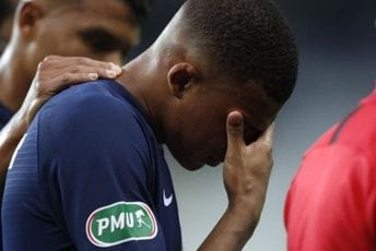 Preminuo dječak kome je Mbape posvetio gol u francuskom šampionatu Preminuo dječak kome je Mbape posvetio gol u francuskom šampionatu