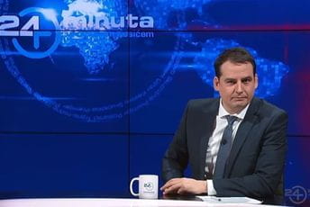 Zoran Kesić o Amfilohiju: Ne bih vam bio u mantiji kad šef sazna šta lupetate Zoran Kesić o Amfilohiju: Ne bih vam bio u mantiji kad šef sazna šta lupetate