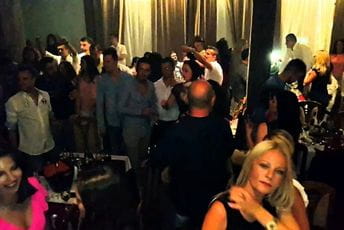 Sarajevo: U kafani se slavilo kao da nema korone, policija ispraznila i zatvorila objekat Sarajevo: U kafani se slavilo kao da nema korone, policija ispraznila i zatvorila objekat