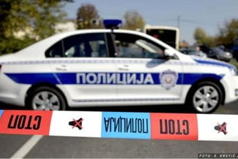 Muškarca pokosio automobil dok je stajao u zaustavnoj traci, stradao na licu mjesta Muškarca pokosio automobil dok je stajao u zaustavnoj traci, stradao na licu mjesta