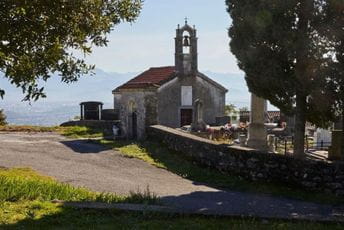 Kandilo Svetog Petra Cetinjskog i srebrni krst ukradeni na prevaru Crkva Svete Paraskeve na Krusima