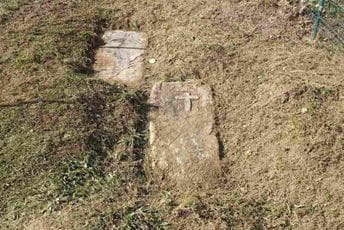 Očišćeni grobovi Pave i Ahmeta Očišćeni grobovi Pave i Ahmeta