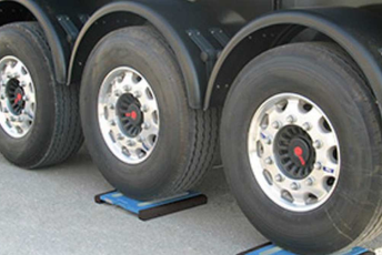 Realizovana akcija ''Vaga'': Deset teretnih vozila isključeno iz saobraćaja Realizovana akcija ''Vaga'': Deset teretnih vozila isključeno iz saobraćaja