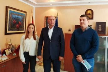 Carević donirao plate budvanskim studentima Carević donirao plate budvanskim studentima