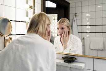 Gdje izgledamo realnije, ogledalo ili fotografija Gdje izgledamo realnije, ogledalo ili fotografija