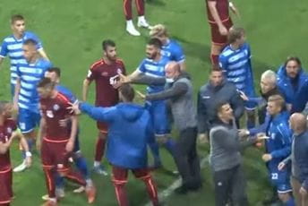 Igrači i članovi stručnog štaba spriječili veći sukob trenera (VIDEO) Igrači i članovi stručnog štaba spriječili veći sukob trenera (VIDEO)