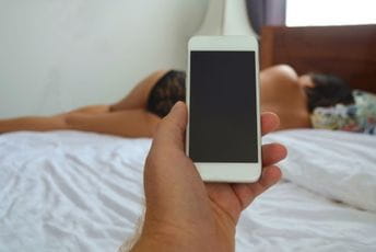 Osvetnička pornografija uzima maha – kako se zaštititi? Osvetnička pornografija uzima maha – kako se zaštititi?