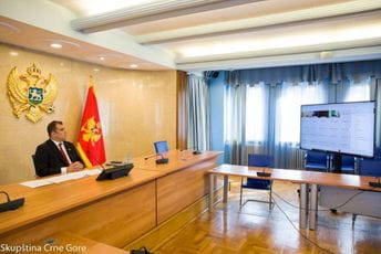 Krapović: Posvetiti posebnu pažnju jačanju ekonomije Krapović: Posvetiti posebnu pažnju jačanju ekonomije