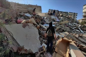 Katastrofalan zemljotres pogodio Tursku, srušene zgrade