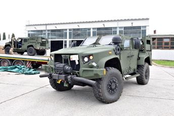 Vojska Crne Gore opremljena lakooklopnim vozilima najnovije generacije Vojska Crne Gore opremljena lakooklopnim vozilima najnovije generacije