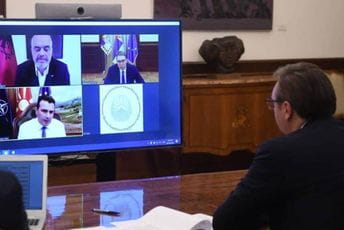 Vučić, Zaev i Rama izrazili nadu da će se CG i BiH pridružiti „Malom Šengenu“ Vučić, Zaev i Rama izrazili nadu da će se CG i BiH pridružiti „Malom Šengenu“