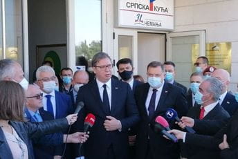 Vučić obišao Srpsku kuću: Napadaju nas da ulažemo previše, ulagaćemo još više Vučić obišao Srpsku kuću: Napadaju nas da ulažemo previše, ulagaćemo još više