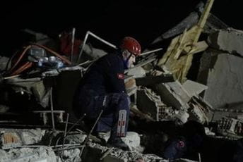 Broj žrtava zemljotresa u Turskoj i Grčkoj porastao na 100 Broj žrtava zemljotresa u Turskoj i Grčkoj porastao na 100