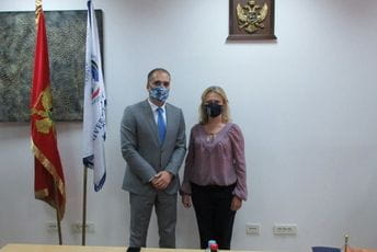 Ambasadorka Ukrajine posjetila Fakultet za sport i fizičko vaspitanje u Nikšiću Ambasadorka Ukrajine posjetila Fakultet za sport i fizičko vaspitanje u Nikšiću