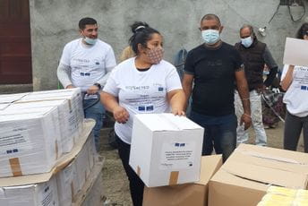 Dodijeljeni paketi pomoći romskoj zajednici u bijelom Polju Dodijeljeni paketi pomoći romskoj zajednici u bijelom Polju