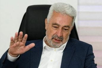 Apostolskoj Vladi će morati i Bog da pomogne Apostolskoj Vladi će morati i Bog da pomogne