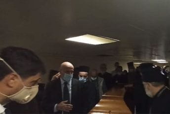 Davidović, Božović i Perunović šetali Infektivnom klinikom KCCG Davidović, Božović i Perunović šetali Infektivnom klinikom KCCG