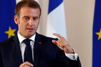 Makron vraća ambasadora u Vašington Makron vraća ambasadora u Vašington