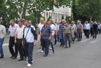 Penzioneri KAP-a najavili: Od sjutra protesti ispred zgrade Skupštine Arhiva