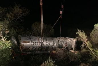 (FOTO) Obustavljen saobraćaj kod GP Božaj zbog akcije izvlačenja cisterne (FOTO) Obustavljen saobraćaj kod GP Božaj zbog akcije izvlačenja cisterne