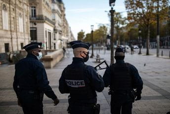 Uhapšen muškarac naoružan nožem ispred škole u Parizu Ilustracija