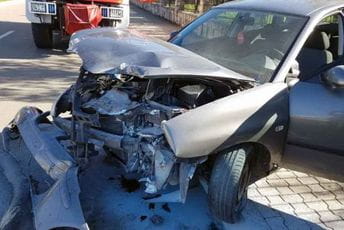 Bar: Automobil se zapalio nakon udara u zid Bar: Automobil se zapalio nakon udara u zid