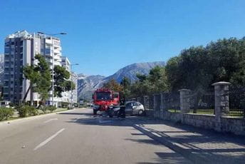 Zalutali metak probio haubu vozila parkiranog u centru Bara Ilustracija