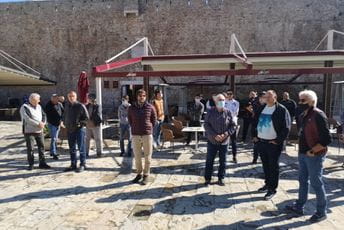 Budvanski ugostitelji: Zatvaramo lokale do ponedjeljka Budvanski ugostitelji: Zatvaramo lokale do ponedjeljka