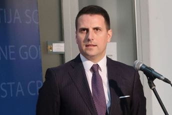 Vešović: Robotskim saopštenjima Demokrate izbjegavaju odgovore Vešović: Robotskim saopštenjima Demokrate izbjegavaju odgovore