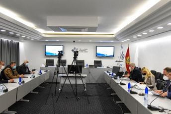 Na sastanku sa Markovićem će se tražiti rješenje za zahtjeve ugostitelja Na sastanku sa Markovićem će se tražiti rješenje za zahtjeve ugostitelja