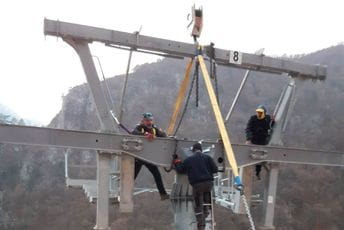 Montiran još jedan stub žičare prema Đalovića pećini Montiran još jedan stub žičare prema Đalovića pećini