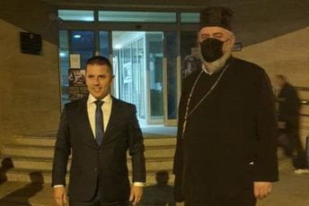 Episkop Kirilo na saslušanju u policiji Episkop Kirilo na saslušanju u policiji