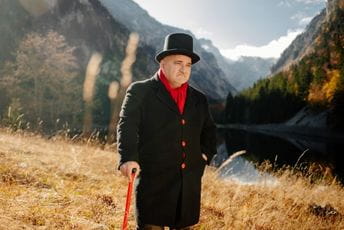 “Čupka“ novi singl i spot Boža Bulatovića “Čupka“ novi singl i spot Boža Bulatovića