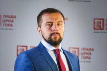 Šušić PES-u: Ispoštujte malo svog partijskog kolegu, nesuđenog gradonačelnika, nesuđenog sekretara, nesuđenog ministra... Šušić PES-u: Ispoštujte malo svog partijskog kolegu, nesuđenog gradonačelnika, nesuđenog sekretara, nesuđenog ministra...