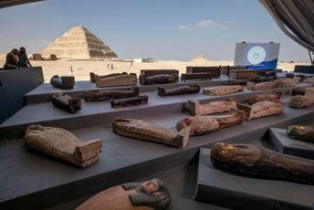 Egipat: Otkriveno 100 drevnih kovčega i 40 pozlaćenih statua Egipat: Otkriveno 100 drevnih kovčega i 40 pozlaćenih statua