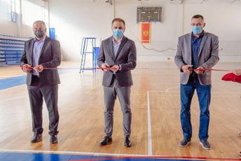 Šehović otvorio adaptiranu sportsku školsku salu u Plavu u koju je uloženo 110.000 eura Šehović otvorio adaptiranu sportsku školsku salu u Plavu u koju je uloženo 110.000 eura