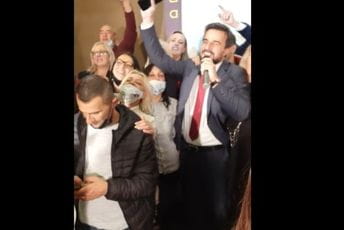 Veliko slavlje u Muzurovom štabu: Lijepo je doć' u svoju čaršiju... Veliko slavlje u Muzurovom štabu: Lijepo je doć' u svoju čaršiju...