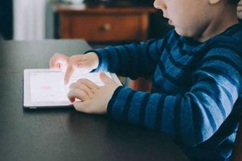 Djeca sve češće progovaraju tek između druge i treće godine Djeca sve češće progovaraju tek između druge i treće godine