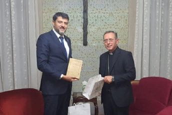 Božović zahvalio Đonlešaju što je prisustvovao sahrani Amfilohija Božović zahvalio Đonlešaju što je prisustvovao sahrani Amfilohija