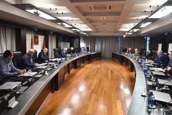 Pejanović i Radulović podnijeli ostavke na funkcije državnih sekretara Pejanović i Radulović podnijeli ostavke na funkcije državnih sekretara