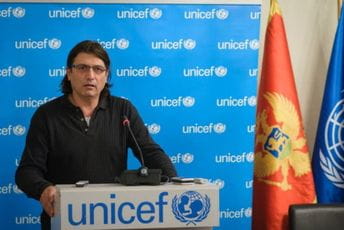 Rambo Amadeus: Čojstvo je danas nositi masku i držati odstojanje od sagovornika Rambo Amadeus: Čojstvo je danas nositi masku i držati odstojanje od sagovornika