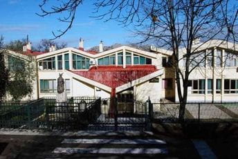 Nakon smrtnih slučajeva građani nose maske Đaci se vratili u škole: OŠ „Đerđ Kastrioti Skenderbeg