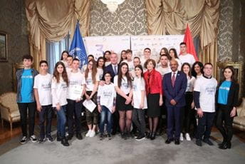 Đukanović i zlatni savjetnici ombudsmana razgovaraće sjutra o obrazovanju Đukanović i zlatni savjetnici ombudsmana razgovaraće sjutra o obrazovanju