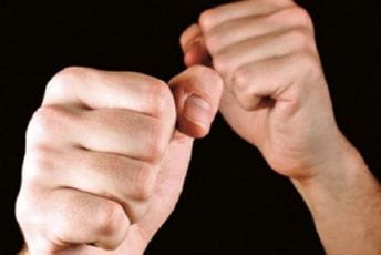 Maloljetnik u pritvoru: Teško povrijedio vršnjaka u tuči u centru Bijelog Polja Maloljetnik u pritvoru: Teško povrijedio vršnjaka u tuči u centru Bijelog Polja