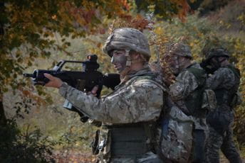 Oficiri Vojske Crne Gore odlaze na školovanje u SAD Oficiri Vojske Crne Gore odlaze na školovanje u SAD
