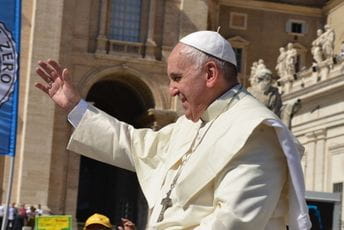 Papa na misi na Badnje veče pozvao vjernike da pomognu siromašnima