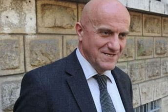 Davidović: Ne razmišljam o koalicijama, neću da komentarišem Gebelsovske septičke jame braće Vučić Davidović: Ne razmišljam o koalicijama, neću da komentarišem Gebelsovske septičke jame braće Vučić