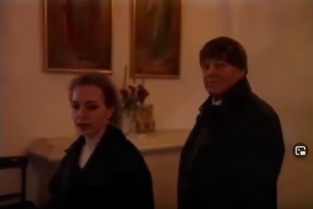 Princ Nikola i SPC: Ko udari po desnom obrazu tvom, okreni mu i drugi Princ Nikola sa suprugom Fransis u Cetinjskom manastiru 1999. godine