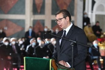 Vučić na sahrani Irineja: Sklopio je oči kako je i živio Vučić na sahrani Irineja: Sklopio je oči kako je i živio